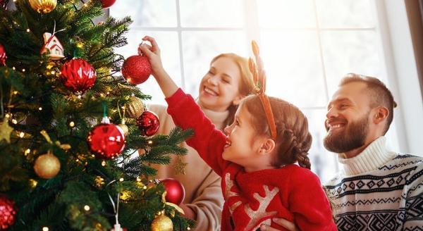32 ایده تزئین درخت کریسمس کم هزینه و آسان